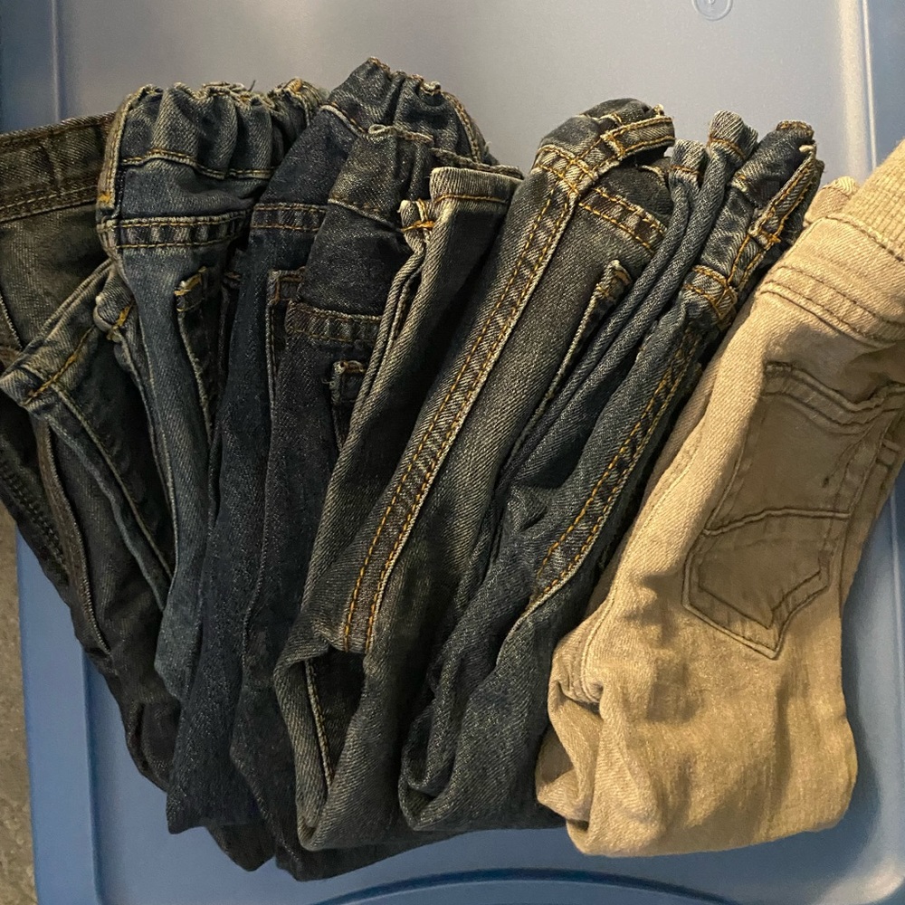 7 pairs of Boys 2t jeans